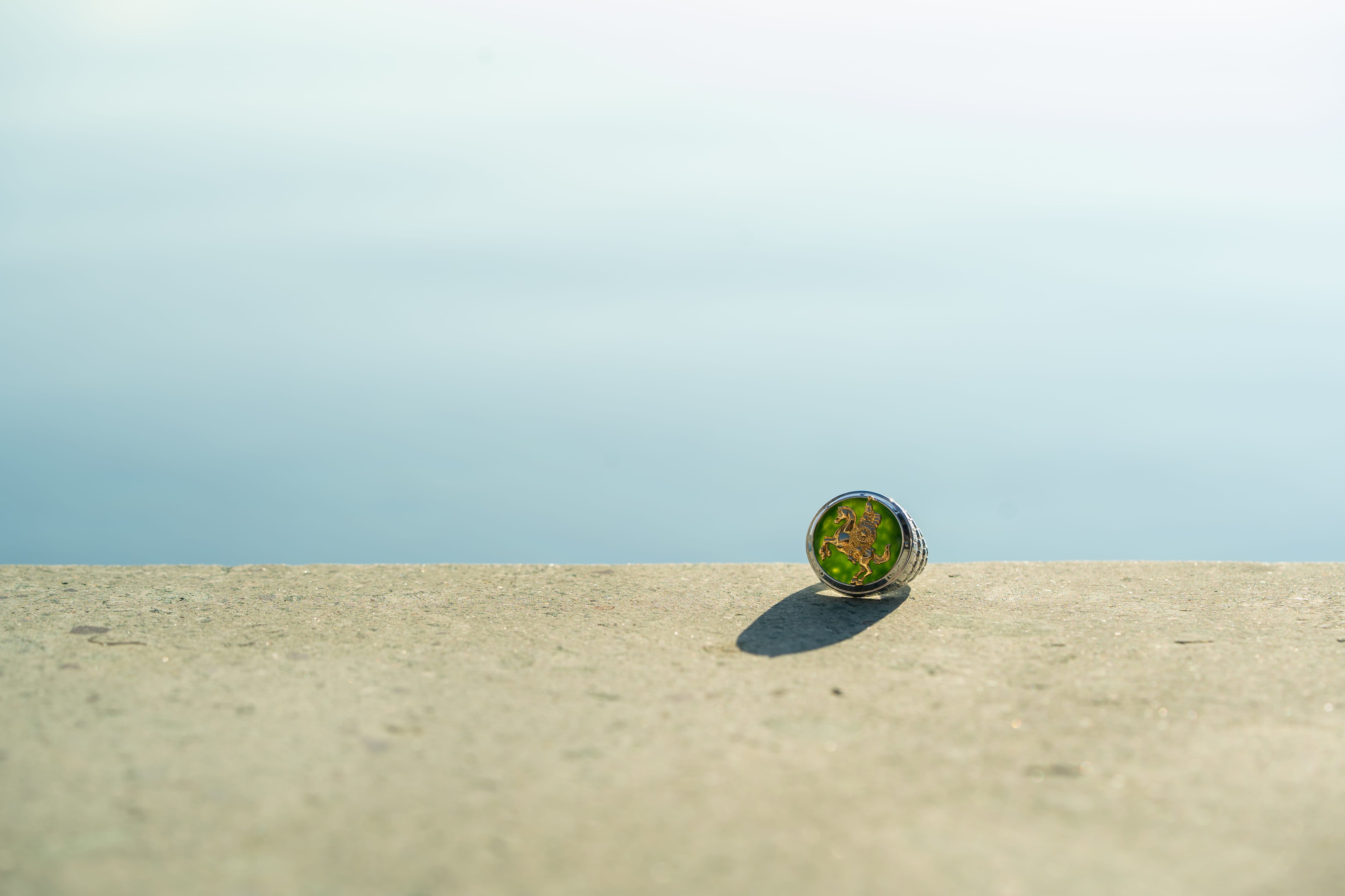 mens luxurious 18ct gold mongolian ring with jade